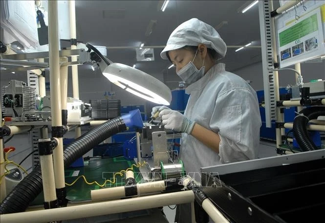 Dây chuyền sản xuất thiết bị điện tử, thiết bị thắp sáng trong xe ô-tô, xe máy tại Công ty TNHH Điện Việt Nam Stanley (vốn đầu tư của Nhật Bản) tại Hà Nội. (Ảnh minh họa: Danh Lam/TTXVN)