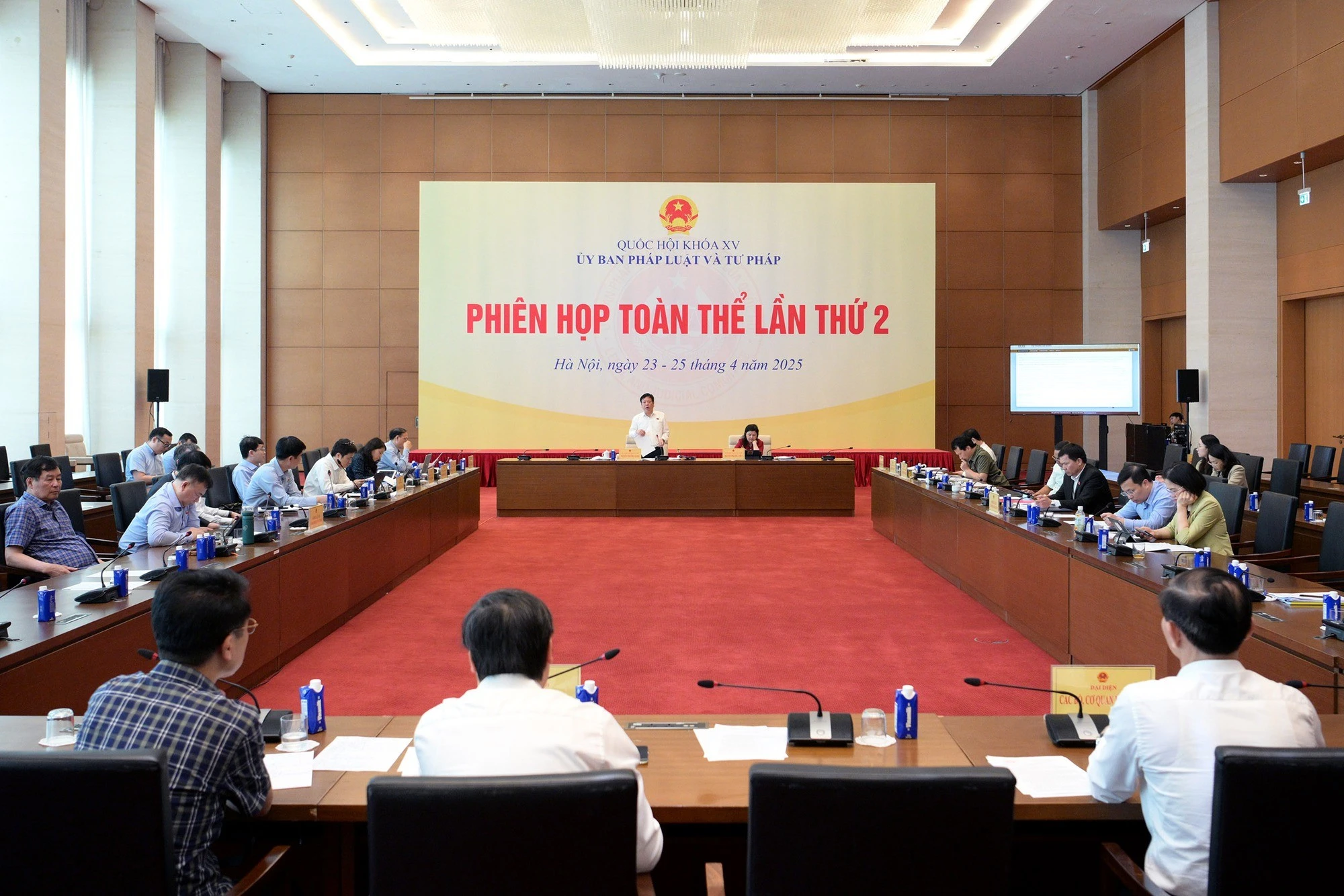 Toàn cảnh Phiên họp.