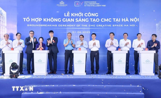 Thủ tướng Phạm Minh Chính và các đại biểu khởi công dự án Tổ hợp Không gian sáng tạo tại Hà Nội. (Ảnh: Dương Giang/TTXVN) Thủ tướng Phạm Minh Chính và các đại biểu khởi công dự án Tổ hợp Không gian sáng tạo tại Hà Nội. (Ảnh: Dương Giang/TTXVN)
