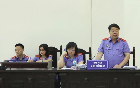 Đại diện Viện kiểm sát nêu quan điểm giải quyết vụ án và đề nghị mức án đối với các bị cáo sáng 19/6.
