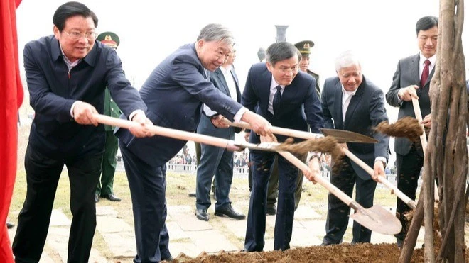 Tổng Bí thư Tô Lâm và đoàn công tác Trung ương dự Lễ phát động Tết trồng cây.