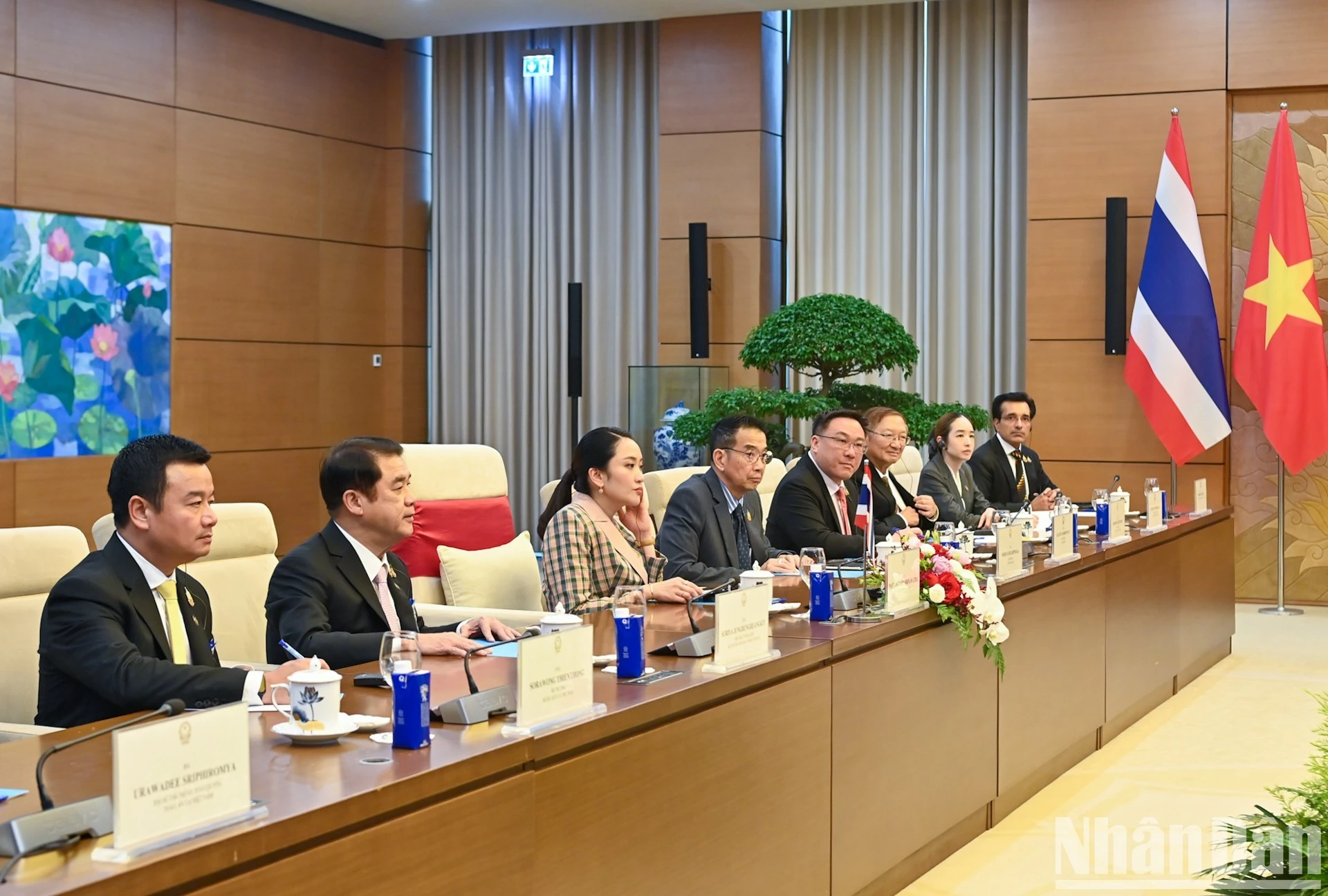 Thủ tướng Thái Lan Paetongtarn Shinawatra và các đại biểu tại hội kiến. (Ảnh: DUY LINH)