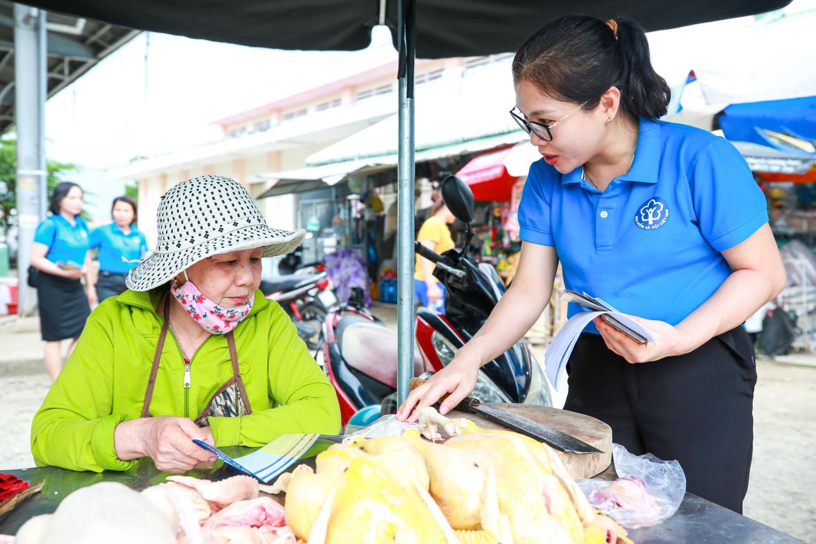 Propagande pour la participation à l'assurance sociale à Quang Nam. Tuyên truyền tham gia BHXH tại Quảng Nam.