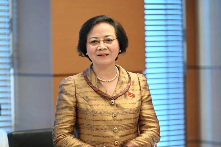 Bộ trưởng Bộ Nội vụ Phạm Thị Thanh Trà phát biểu thảo luận tại tổ 5 (gồm các đại biểu Quốc hội tỉnh Bình Dương, Quảng Nam, Yên Bái)