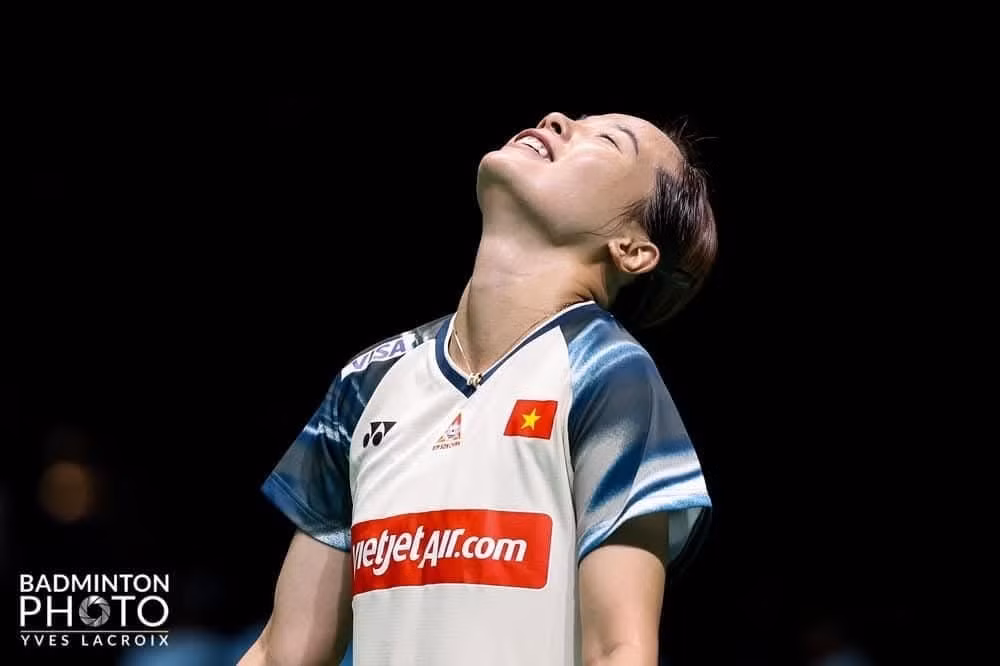 Nguyễn Thùy Linh giành chiến thắng thuyết phục trước tay vợt Pusarla Venkata Sindhu (hạng 12 thế giới). Ảnh Badminton