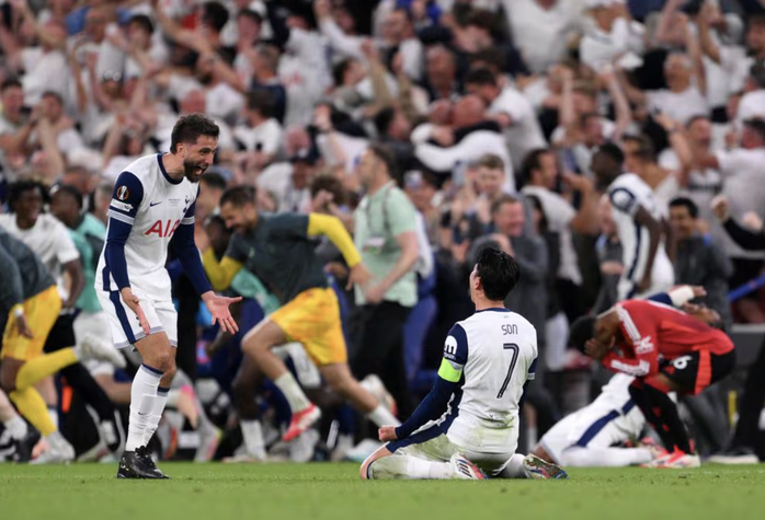 Thủ quân Son Heung-min giải cơn khô hạn thành tích với Tottenham. Thủ quân Son Heung-min giải cơn khô hạn thành tích với Tottenham.