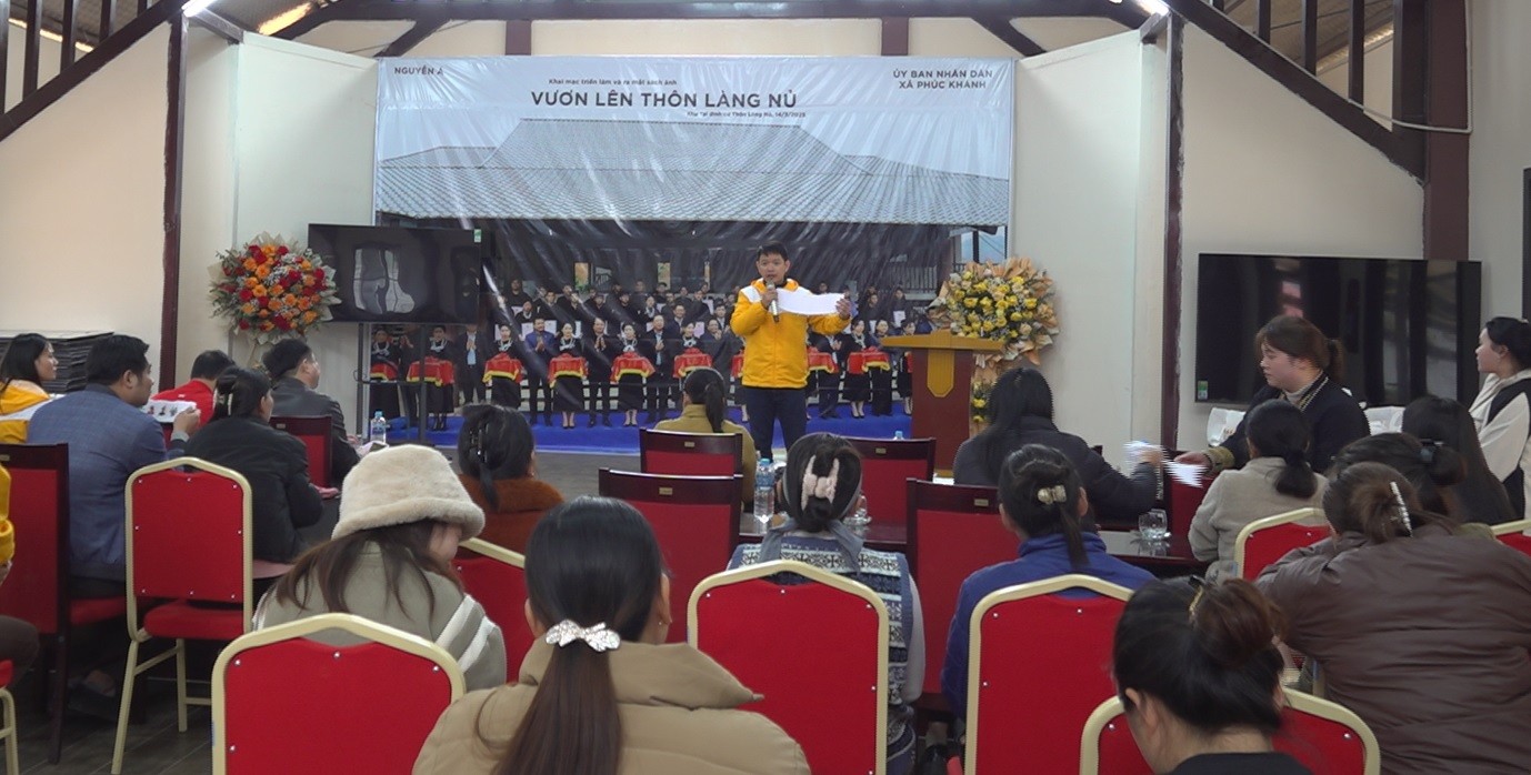 Quang cảnh chương trình tư vấn. quang-canh-buoi-tu-van-tai-thon-lang-nu-copy.jpg