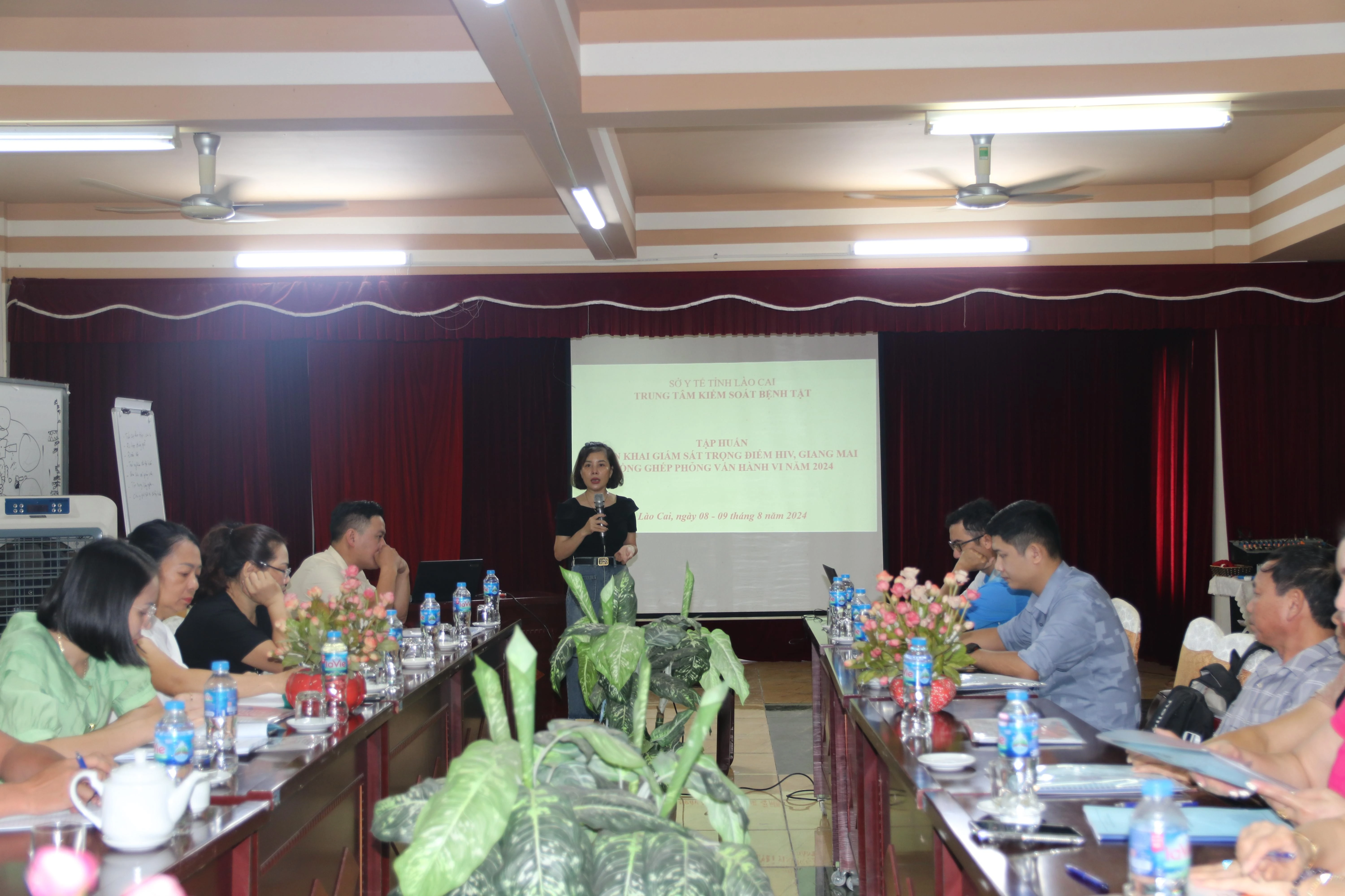 anh 1 tin hiv tap huan.JPG