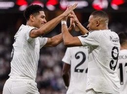 Mbappe ăn mừng bàn thắng cùng Bellingham. Ảnh: Real Madrid