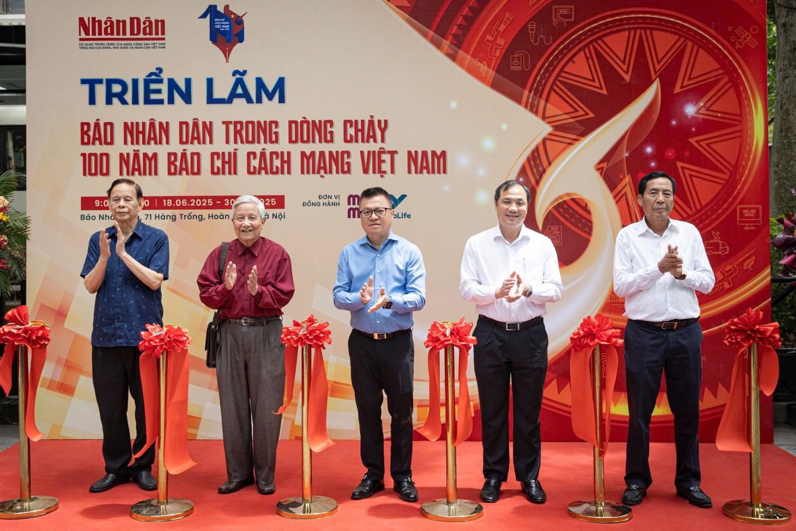 Lễ ra mắt các ấn phẩm, chuyên trang và triển lãm đặc biệt nhân kỷ niệm 100 năm Ngày Báo chí Cách mạng Việt Nam. Lễ ra mắt các ấn phẩm, chuyên trang và triển lãm đặc biệt nhân kỷ niệm 100 năm Ngày Báo chí Cách mạng Việt Nam.