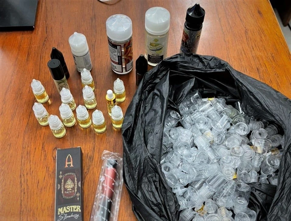 Các loại ma tuý, chất kích thích, thuốc mê bày bán trôi nổi trên thị trường, trong đó có ma tuý “nước biển”. Ảnh: BV