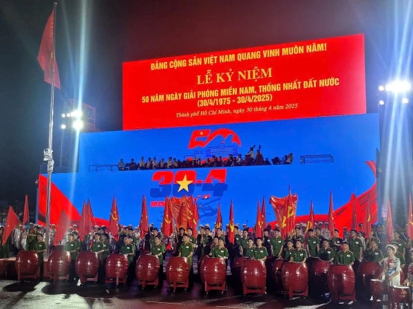 Lực lượng chuẩn bị cho buổi diễu hành.