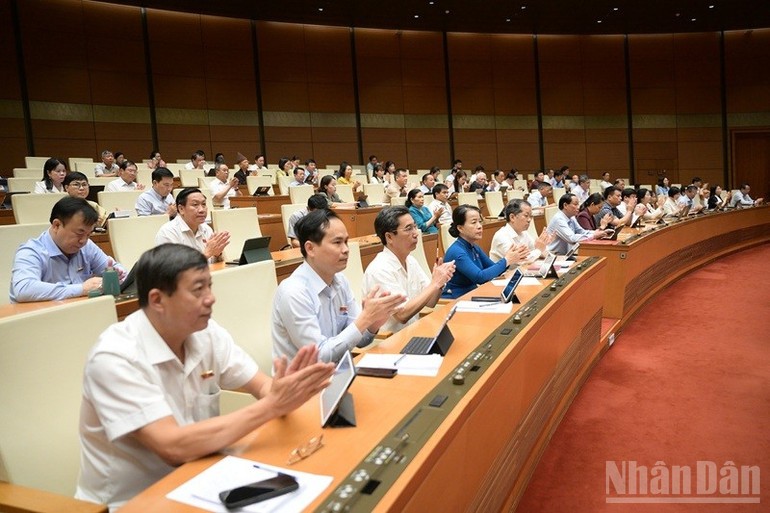 Các đại biểu Quốc hội tham dự phiên họp. (Ảnh: THỦY NGUYÊN) Các đại biểu Quốc hội tham dự phiên họp. (Ảnh: THỦY NGUYÊN)