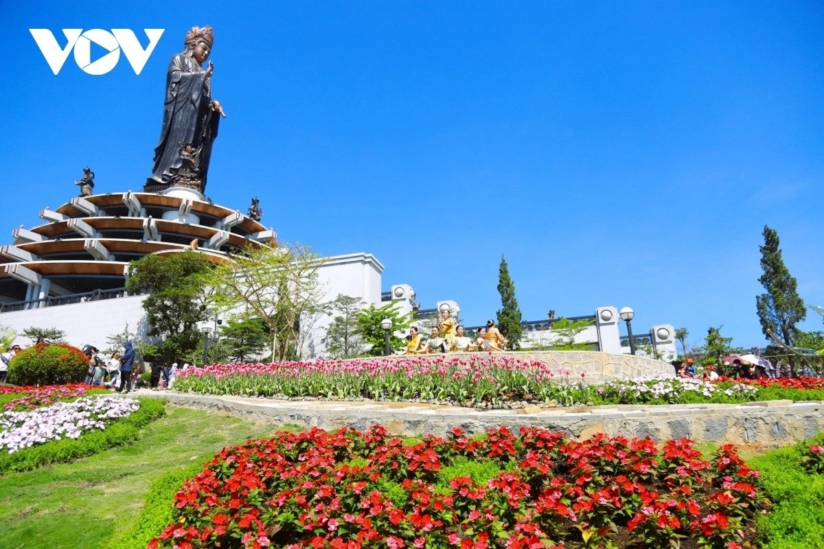 Núi Bà Đen là điểm đến tâm linh nổi tiếng tại miền Nam.