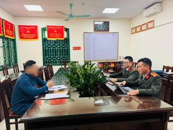 Phòng An ninh nội địa, Công an tỉnh Phú Thọ vừa phát hiện và đấu tranh xử lý đối với 3 hội nhóm zalo với 2.714 thành viên có hoạt động báo chốt lực lượng CSGT trên địa bàn tỉnh.