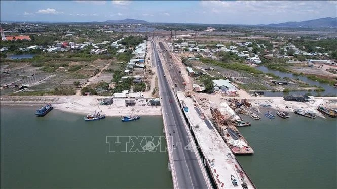 Cầu Cửa Lấp 2 thuộc dự án tuyến đường ven biển DT994 dự kiến sẽ về đích vào dịp lễ 30/4/2025.