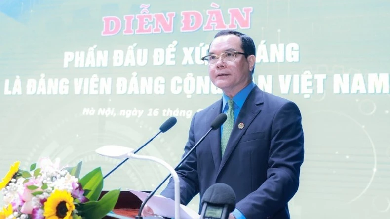 Chủ tịch Tổng Liên đoàn Lao động Việt Nam Nguyễn Đình Khang phát biểu khai mạc.