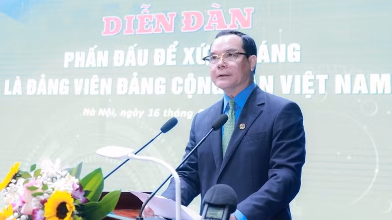 Chủ tịch Tổng Liên đoàn Lao động Việt Nam Nguyễn Đình Khang phát biểu khai mạc.