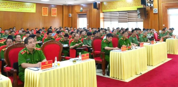 Đại biểu dự Hội nghị.