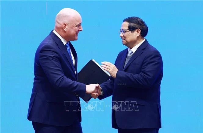 Thủ tướng Phạm Minh Chính và Thủ tướng New Zealand Christopher Luxon tuyên bố nâng cấp quan hệ Việt Nam - New Zealand lên Đối tác chiến lược toàn diện. Ảnh: Dương Giang/TTXVN