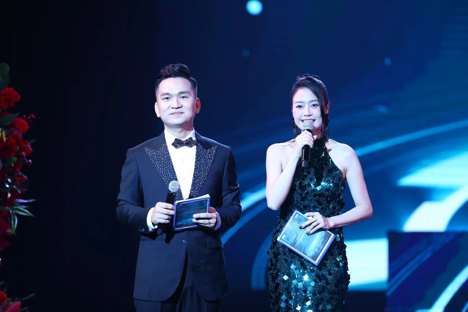Hai MC của Lễ trao giải thưởng Cống hiến lần thứ 19-2025.