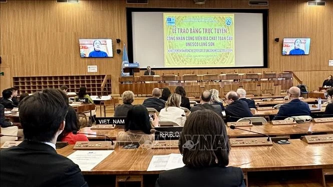 Quang cảnh buổi lễ trao Bằng công nhận Công viên địa chất toàn cầu UNESCO.