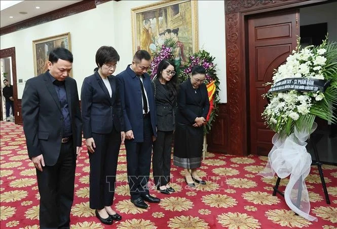 Bí thư Đảng ủy, Tổng Giám đốc Thông tấn xã Việt Nam Vũ Việt Trang đến viếng nguyên Chủ tịch Đảng Nhân dân Cách mạng Lào, nguyên Chủ tịch nước Lào Khamtay Siphandone. Ảnh: An Đăng/TTXVN