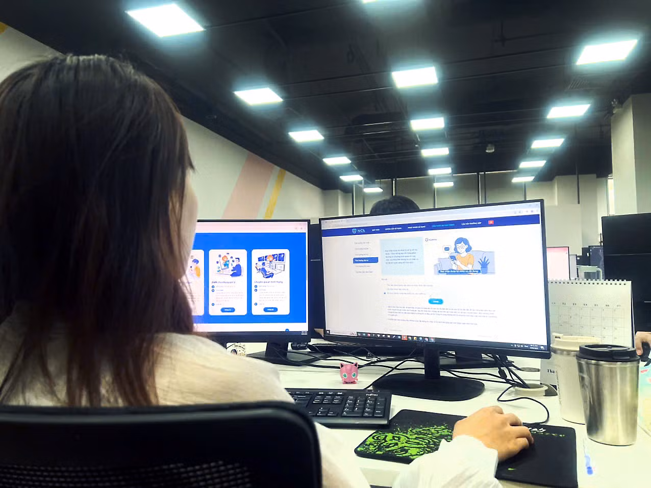 Người dùng học kỹ năng phòng chống lừa đảo trên mạng qua ứng dụng của Hiệp hội an ninh mạng.