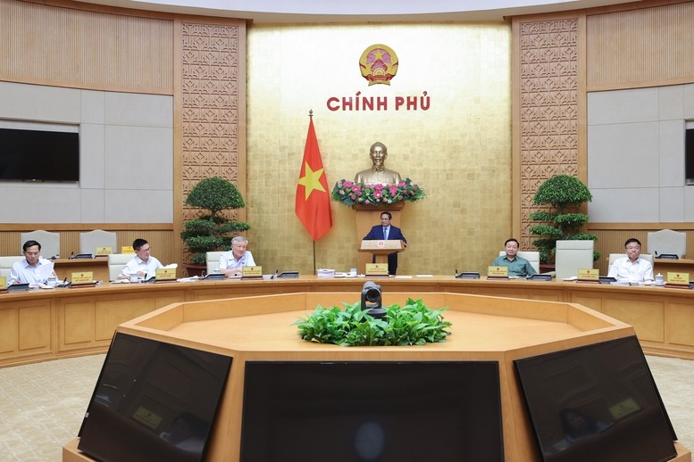 Thủ tướng yêu cầu các thành viên Chính phủ tiếp tục quán triệt nghiêm túc chỉ đạo của Bộ Chính trị về phân cấp, phân quyền nhằm nâng cao hiệu lực, hiệu quả hoạt động của hệ thống chính trị, đáp ứng yêu cầu phát triển đất nước trong kỷ nguyên mới - Ảnh: VGP/Nhật Bắc Thủ tướng yêu cầu các thành viên Chính phủ tiếp tục quán triệt nghiêm túc chỉ đạo của Bộ Chính trị về phân cấp, phân quyền nhằm nâng cao hiệu lực, hiệu quả hoạt động của hệ thống chính trị, đáp ứng yêu cầu phát triển đất nước trong kỷ nguyên mới - Ảnh: VGP/Nhật Bắc