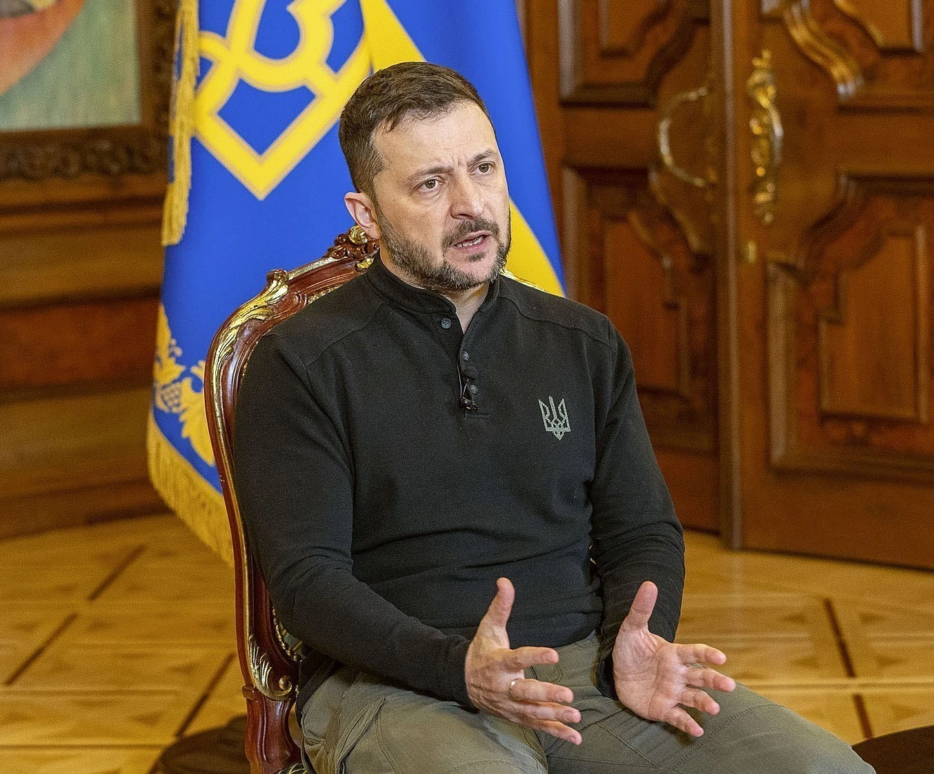 Tổng thống Ukraine Volodymyr Zelensky trả lời phỏng vấn hãng tin Kyodo của Nhật Bản ngày 1/12/2024. Ảnh: Kyodo/TTXVN