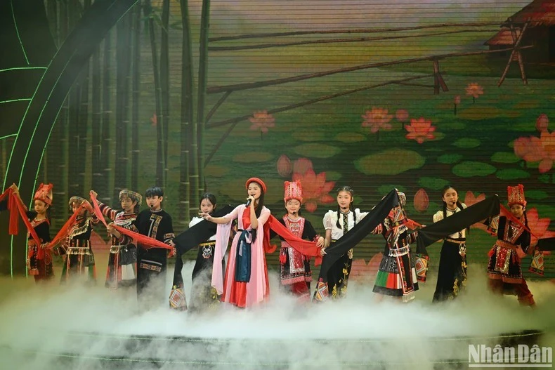 Tiết mục văn nghệ tại buổi lễ.