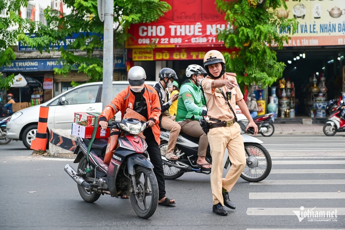 Chính phủ đề xuất phạt vi phạm giao thông đường bộ lên đến 150 triệu đồng. Ảnh: Nguyễn Huế w-giao-thong-nguyen-hue-6-74043.jpg