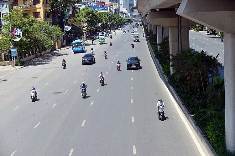 Nắng nóng gay gắt trên diện rộng. Nắng nóng gay gắt trên diện rộng.
