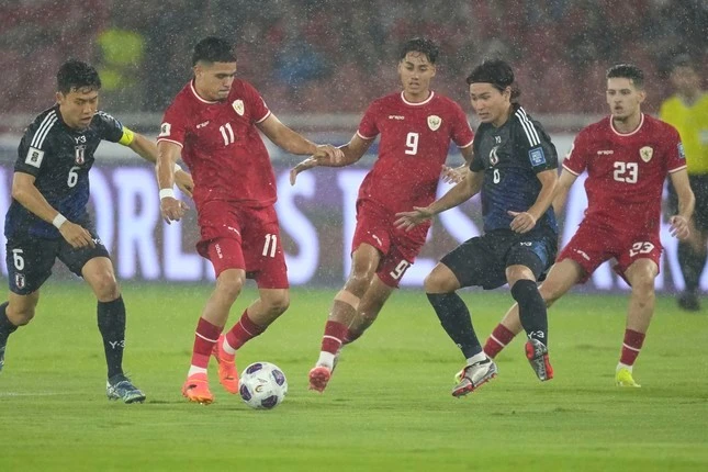 Oratmangoen (11) bỏ lỡ cơ hội tốt nhất trong trận đấu của Indonesia