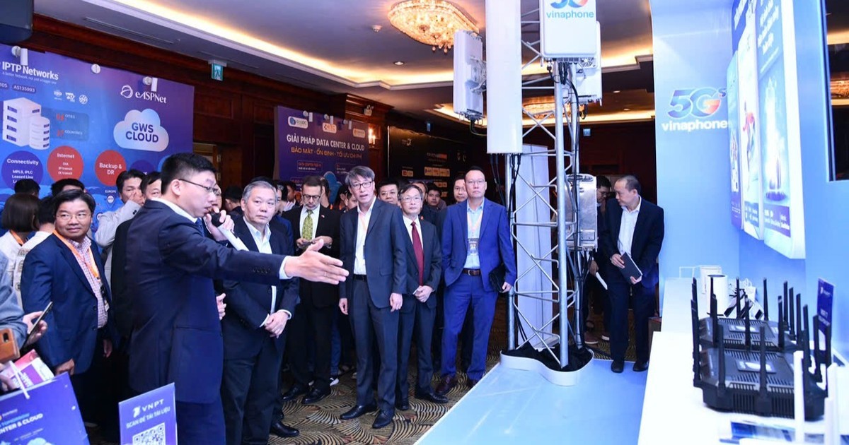 Gian hàng giới thiệu các giải pháp công nghệ tiên tiến ứng dụng 5G của VNPT. 1735853771623-9574.jpg