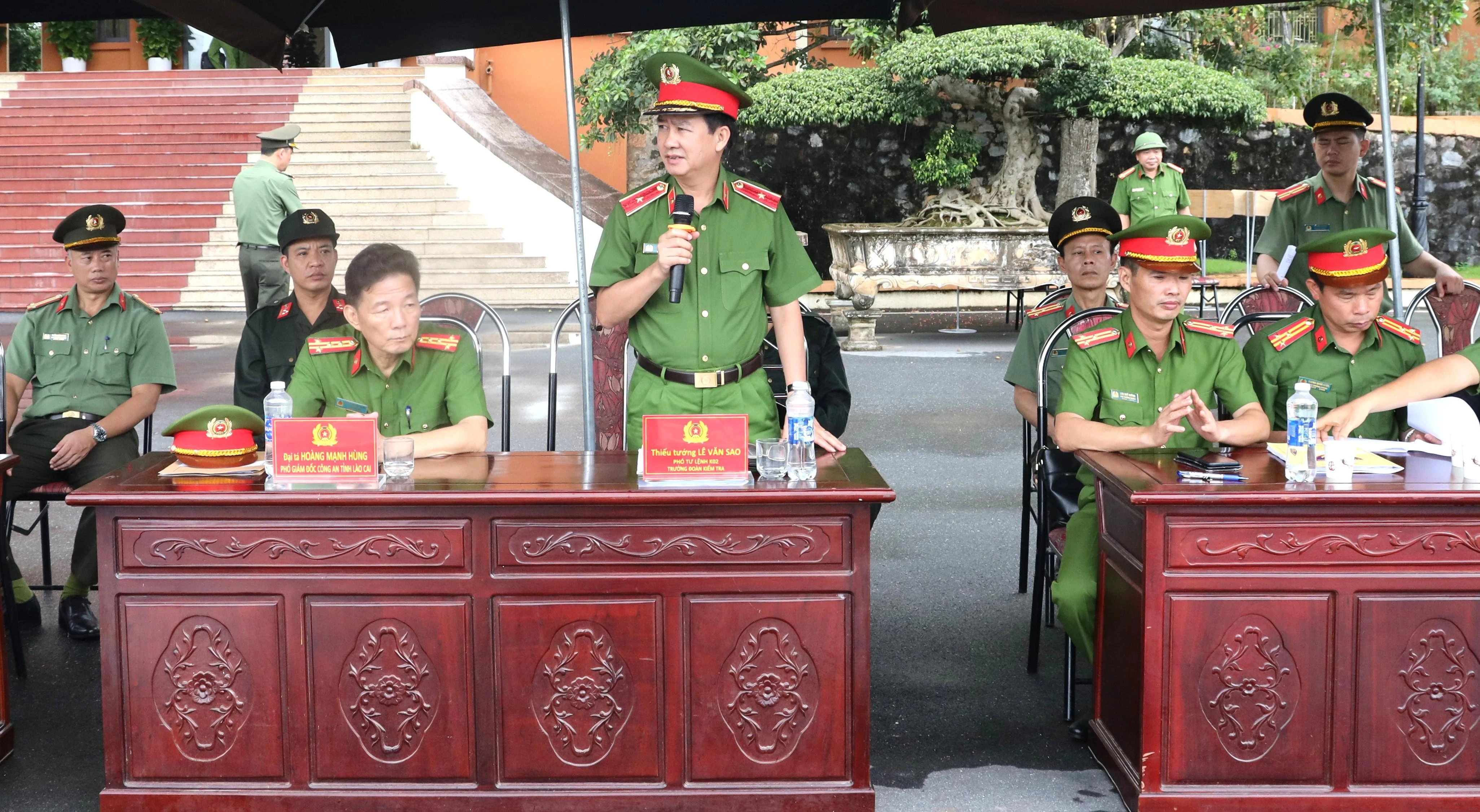 Thiếu tướng Lê Văn Sao, Phó Tư lệnh Cảnh sát Cơ động Bộ Công an phát biể tại buổi kiểm tra..JPG