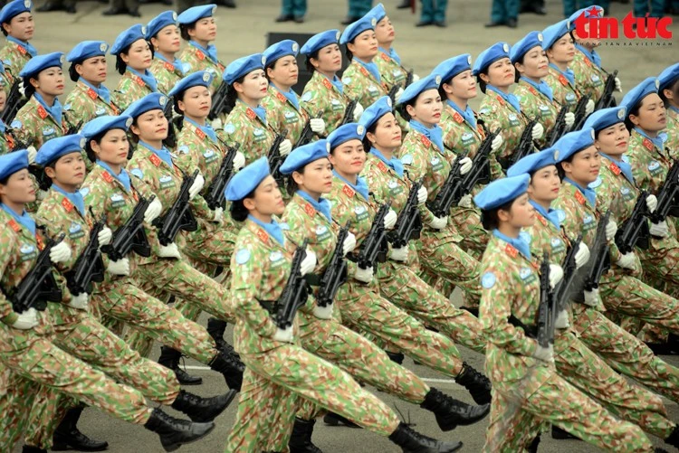 Khối nữ sĩ quan gìn giữ hòa bình.