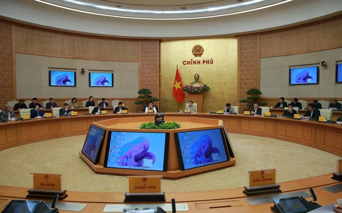 Phó Thủ tướng Trần Hồng Hà đã làm việc với Bộ GTVT, các bộ, ngành liên quan và 9 tỉnh, thành phố về Kế hoạch tổ chức triển khai Nghị quyết số 187 của Quốc hội về chủ trương đầu tư Dự án đầu tư xây dựng tuyến đường sắt Lào Cai - Hà Nội - Hải Phòng. (Ảnh: Minh Khôi)