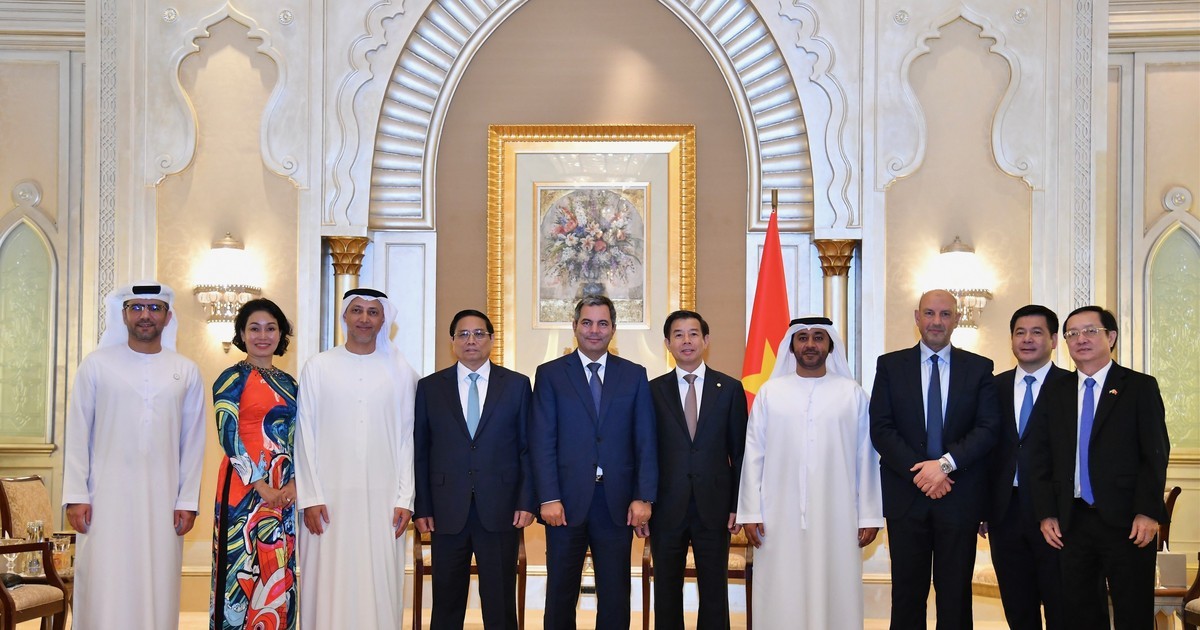 Thủ tướng Phạm Minh Chính và 4 tập đoàn hàng đầu UAE tại buổi tiếp (Ảnh: Thanh Giang). thu-tuong-chup-anh-4-doanh-nghiep-6894-1105.jpg