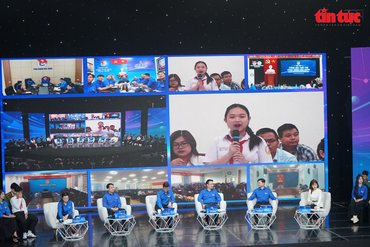 Các tâm tư, nguyện vọng của thanh thiếu nhi tại nhiều điểm cầu trên cả nước được gửi gắm đến Ban Bí thư Trung ương Đoàn. Các tâm tư, nguyện vọng của thanh thiếu nhi tại nhiều điểm cầu trên cả nước được gửi gắm đến Ban Bí thư Trung ương Đoàn.