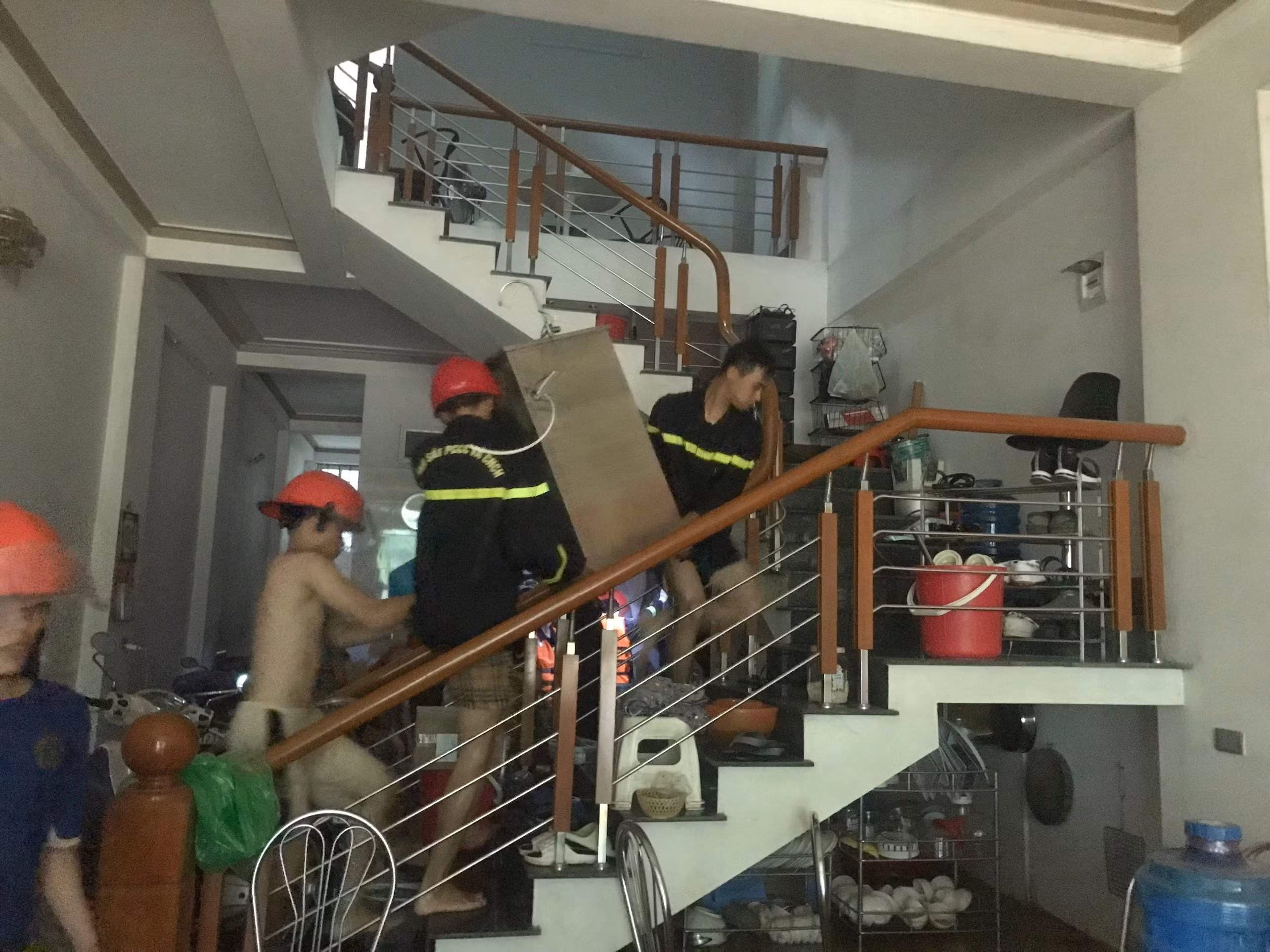 Hỗ trợ nhân dân di chuyển tài sản.jpg