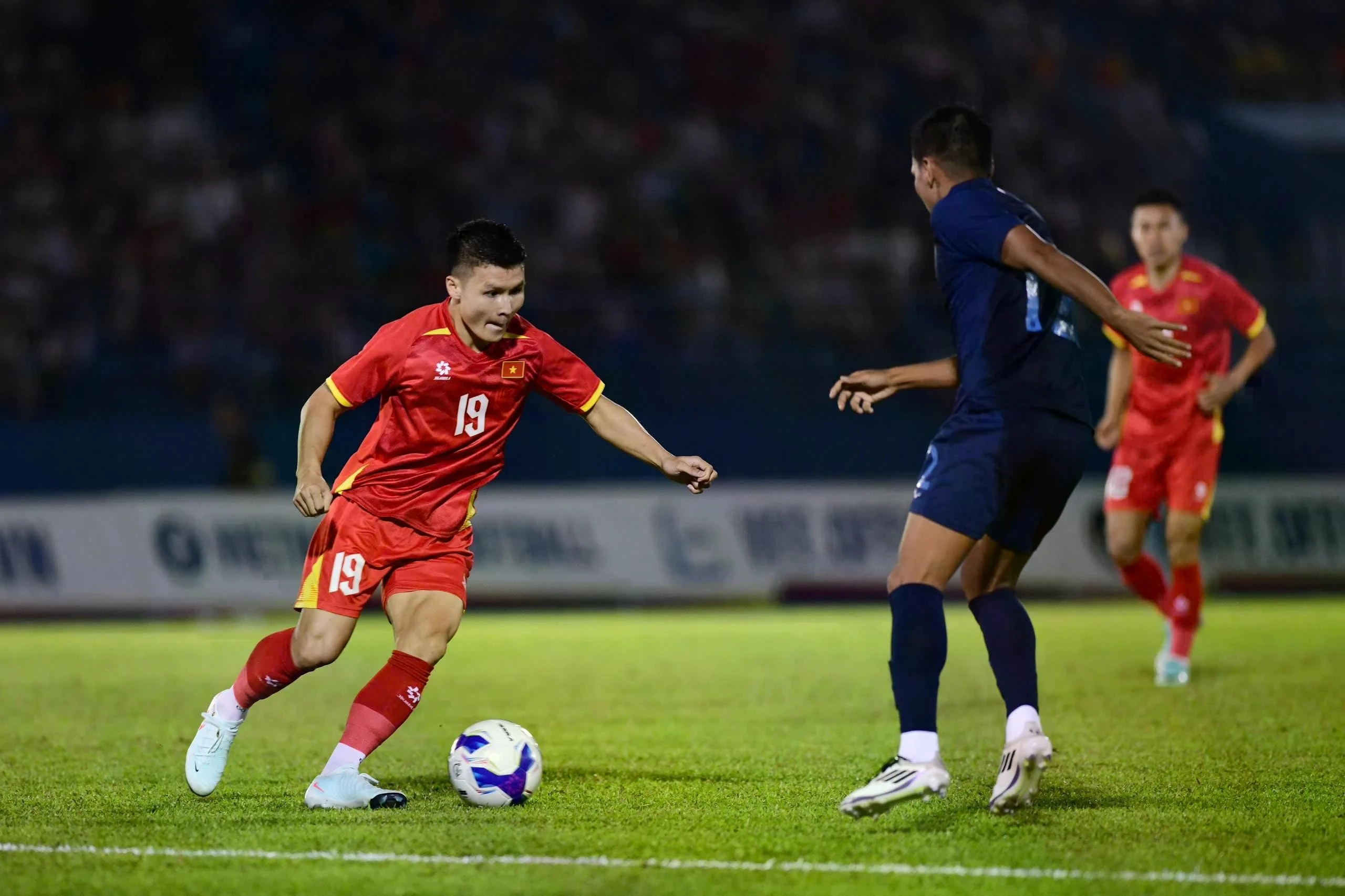 Tuyển Việt Nam chứng tỏ đẳng cấp vượt trội so với Campuchia. Ảnh: Duy Hiệu.