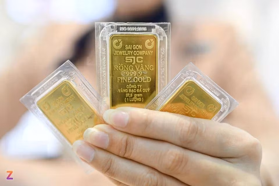 Giá vàng trong nước tăng vọt sáng 16/4, hiện vàng miếng SJC đã chạm mốc 111 triệu đồng/lượng. Ảnh: Duy Hiệu.