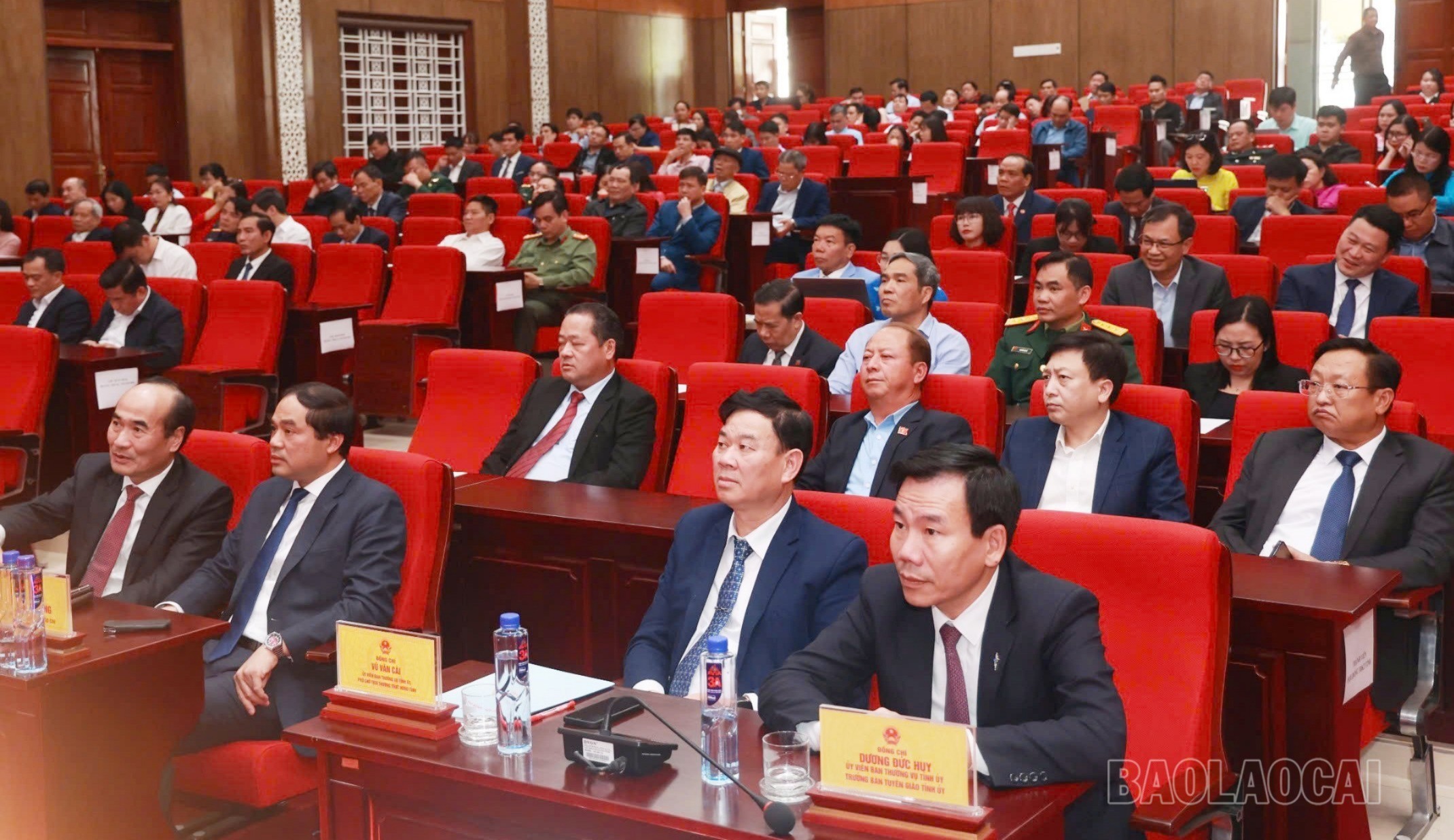 Các đại biểu dự hội nghị. d-i-bi-u-2333.jpg