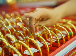 Giá vàng thế giới tăng mạnh sau hàng loạt yếu tố hỗ trợ. Ảnh: HH Giá vàng thế giới tăng mạnh sau hàng loạt yếu tố hỗ trợ. Ảnh: HH
