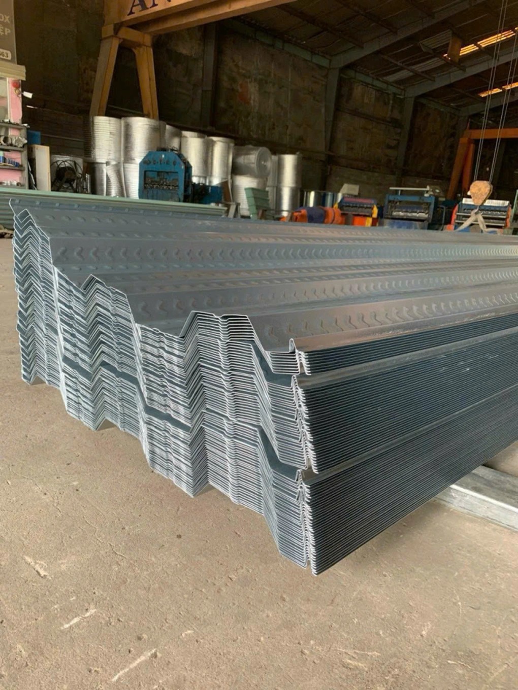 SATA cung cấp tôn đổ sàn có chất lượng vượt trội. ton-2.png