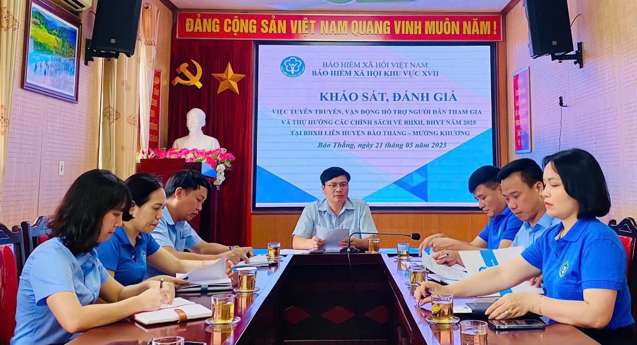 គណៈប្រតិភូការងារបានធ្វើការនៅស្រុក Bao Thang ដើម្បីស្ទាបស្ទង់ និងវាយតម្លៃលើការឃោសនា ការប្រមូលផ្តុំ និងការគាំទ្រសម្រាប់ប្រជាជនឱ្យចូលរួមក្នុងការធានារ៉ាប់រងដោយស្ម័គ្រចិត្ត។ bh2.jpg
