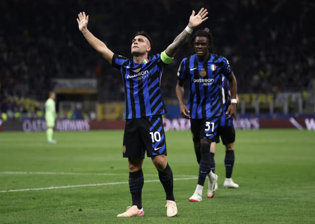 Lautaro Martinez trở lại kịp thời sau chấn thương và là tác giả bàn mở tỉ số Lautaro Martinez trở lại kịp thời sau chấn thương và là tác giả bàn mở tỉ số
