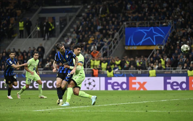 Francesco Acerbi gỡ 3-3 cho Inter phút bù giờ 90+3 Francesco Acerbi gỡ 3-3 cho Inter phút bù giờ 90+3
