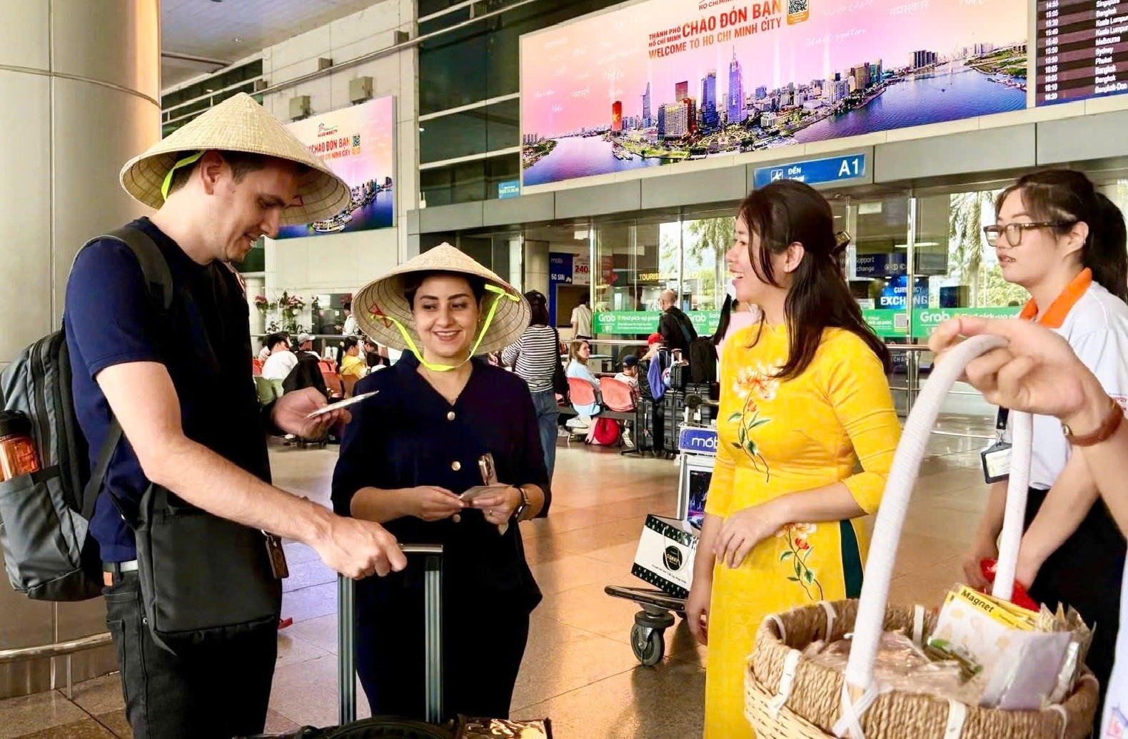 TP Hồ Chí Minh tiếp tục là điểm đến hấp dẫn với các đoàn khách MICE. TP Hồ Chí Minh tiếp tục là điểm đến hấp dẫn với các đoàn khách MICE.